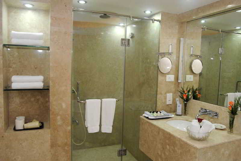 Breeze Hotel Chennai Exterior photo